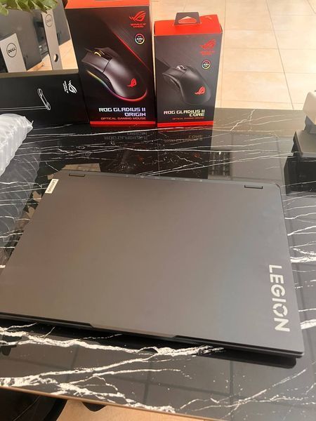 Lenovo Legion Pro 5 16IRX9 Onyx Grey 83DF00D8RA фото