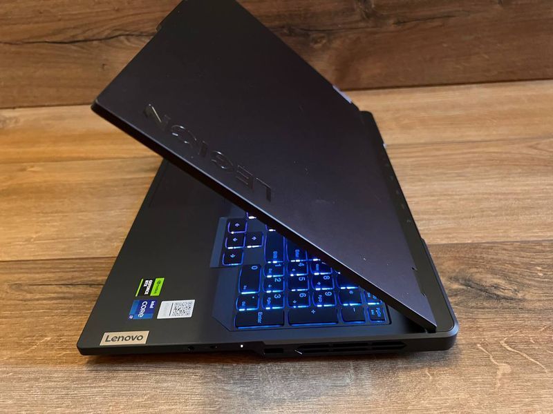 Lenovo Legion Pro 5 16IRX9 Onyx Grey 83DF00D8RA фото